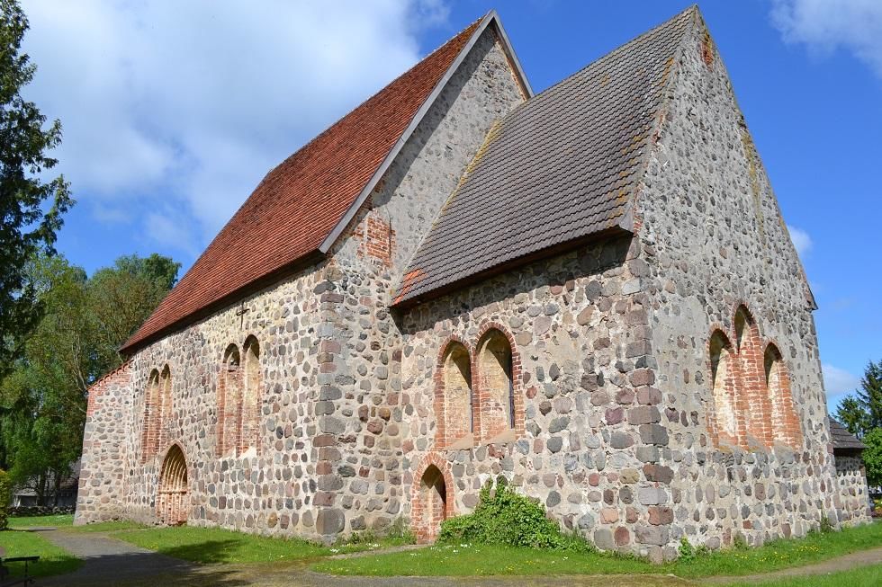 Kirche Thelkow (2)