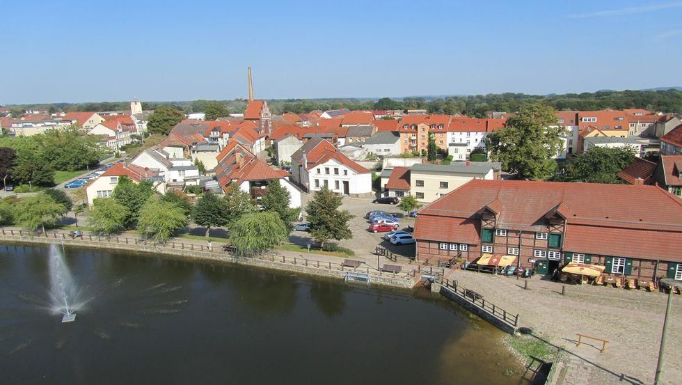 Blick auf die Stadtmühle und den Mühlenteich