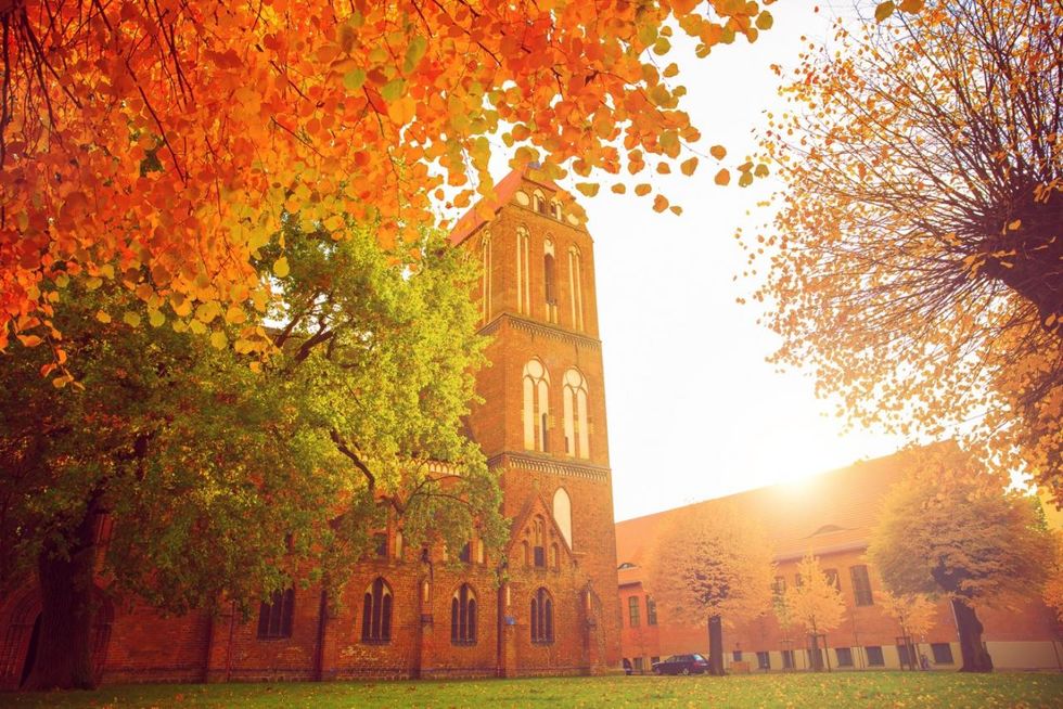Dom im Herbst