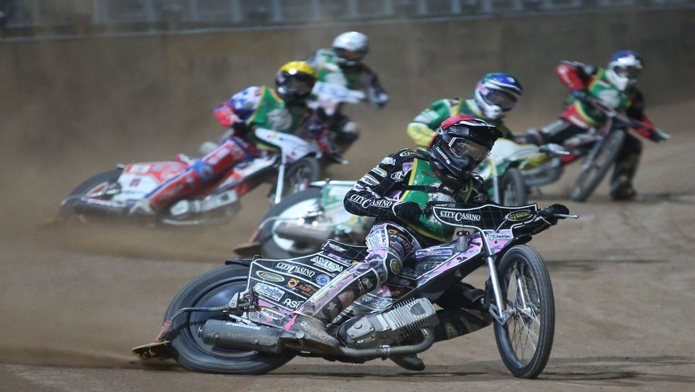 spannende Speedwayrennen