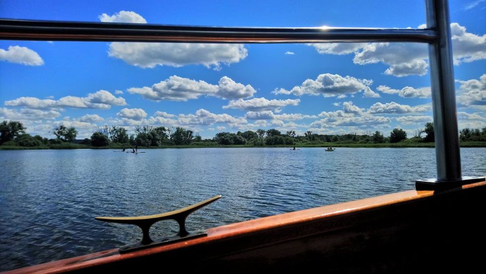 Barkassenrundfahrt mit Blick auf den Teterower See