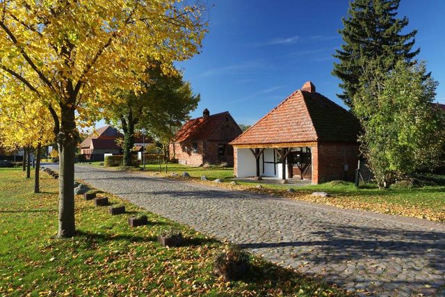 Gutsschmiede und Gutsbackhaus in Teschow