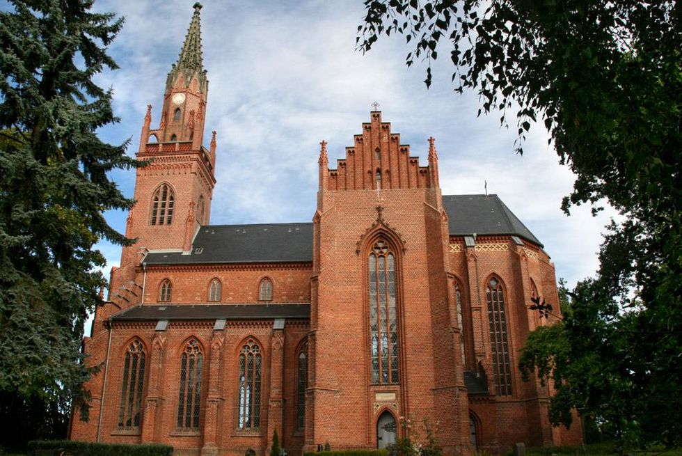 schlieffenberg-suedansicht-mit-sanierten-daechern-und-fassade-2015